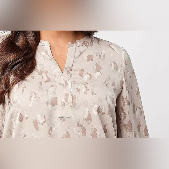 Dennis Basso Blouse Size Large Beige Tan Stretch Satin Smocked Cuff Tunic - Picture 5 of 13